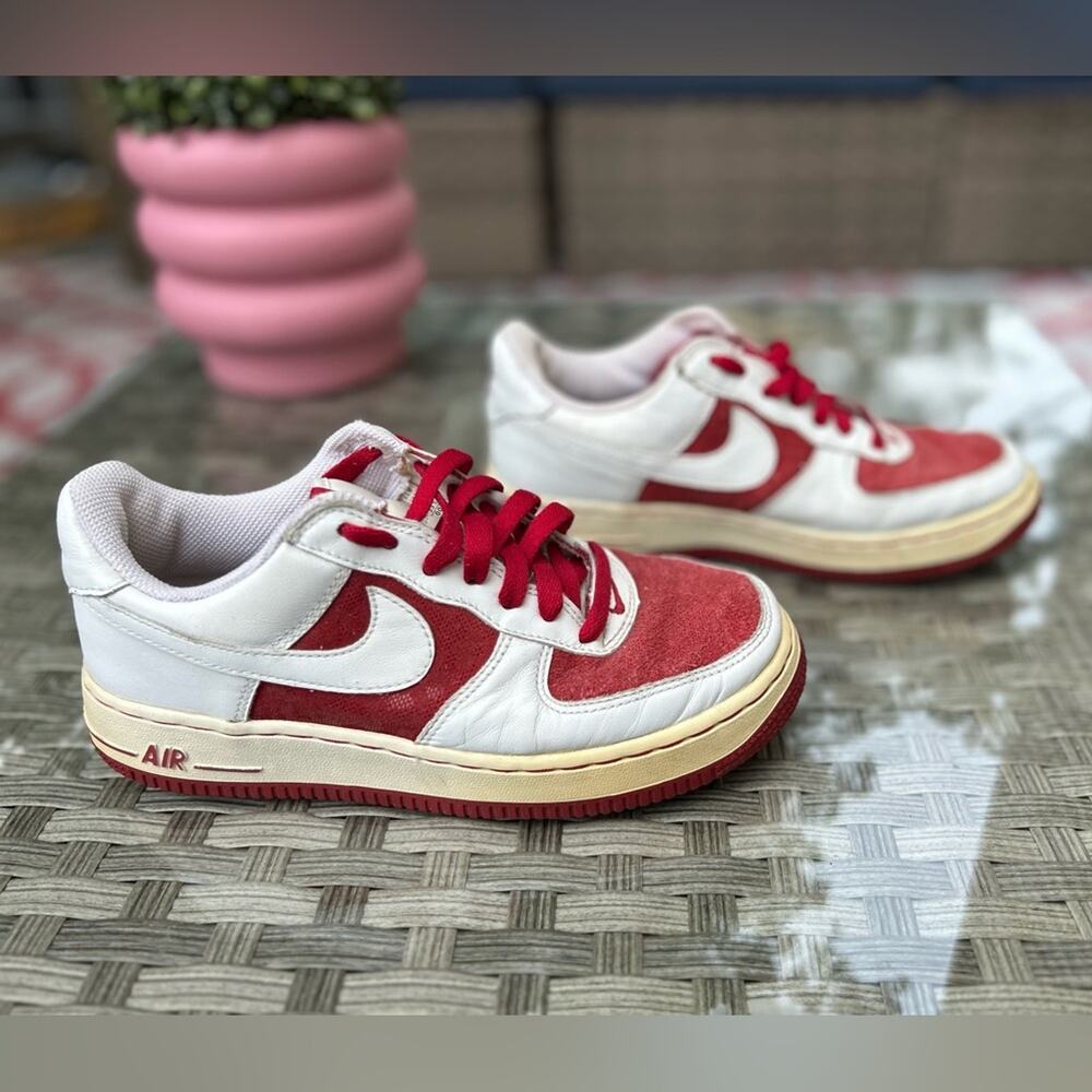 VINTAGE Nike Airforce 1 Low Premium Varsity Red / White Suede Women's 6.5 - Picture 3 of 8